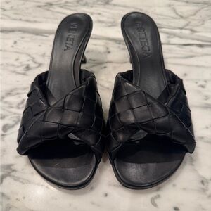 Bottega Veneta Blink Mule kitten heel size 71/2 worn once, excellent condition.